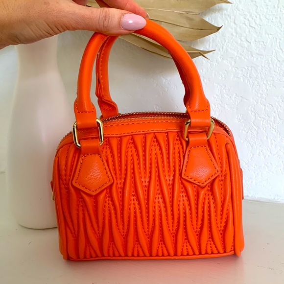 Mini orange purse with long removable strap - Picture 3 of 4